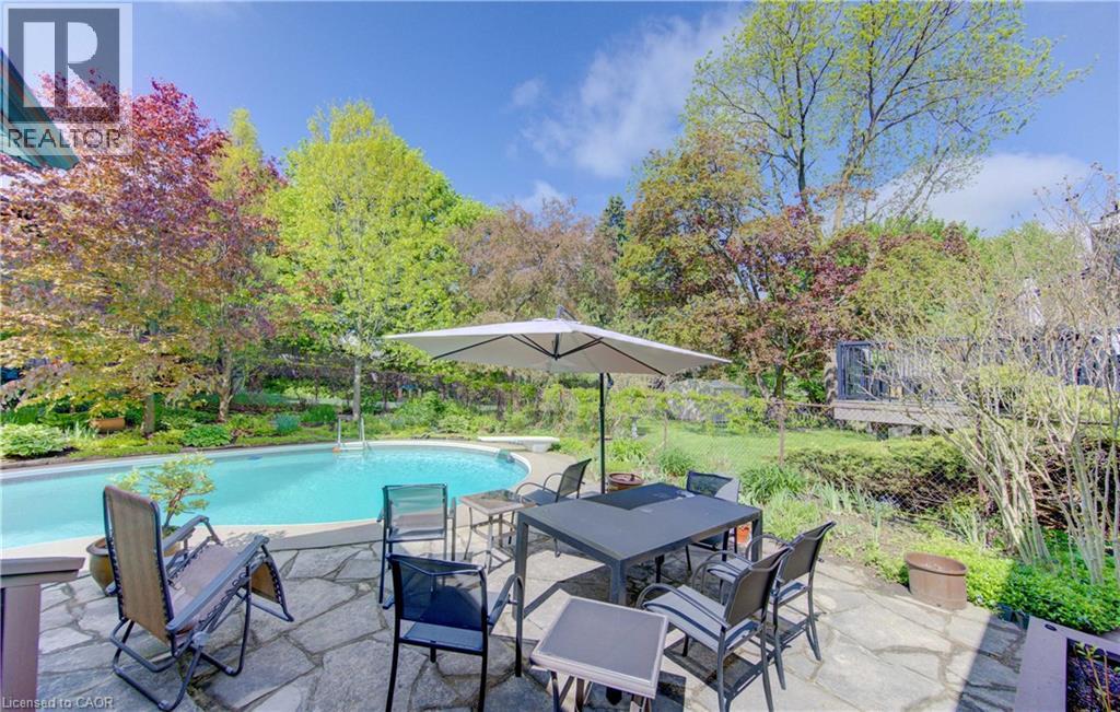 98 LONGWOOD Drive - 50