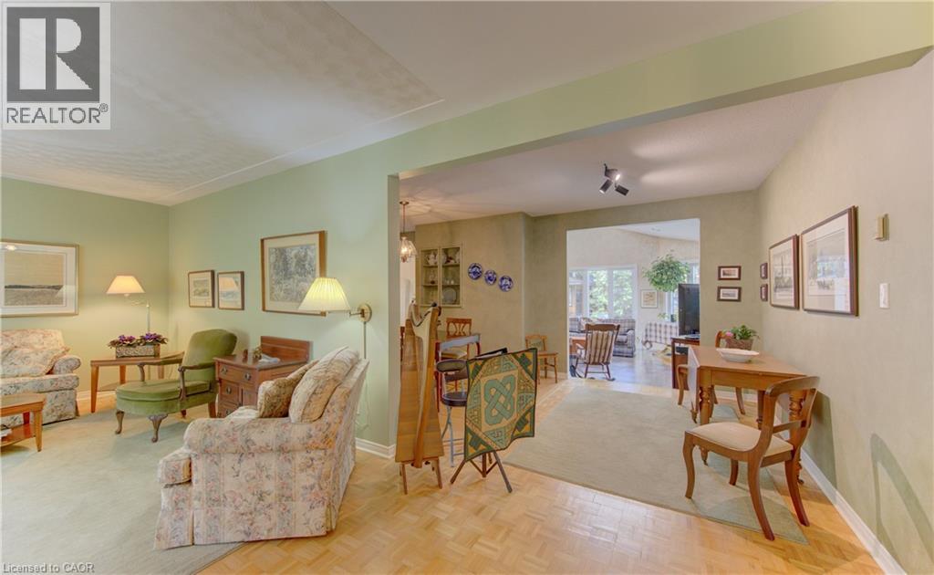 98 LONGWOOD Drive - 7