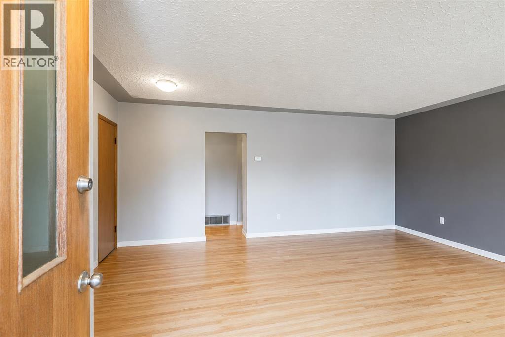 549 2 Street NE - Image 3