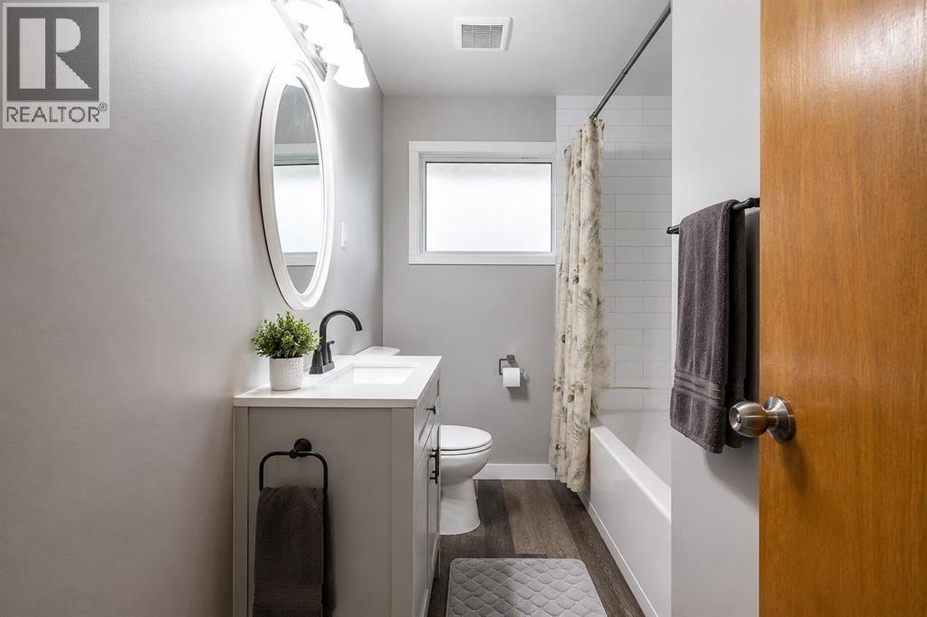 549 2 Street NE - 6