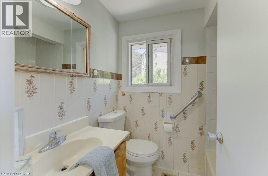 478 N WELLINGTON Street N - 22