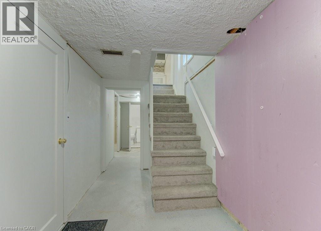 478 N WELLINGTON Street N - 27