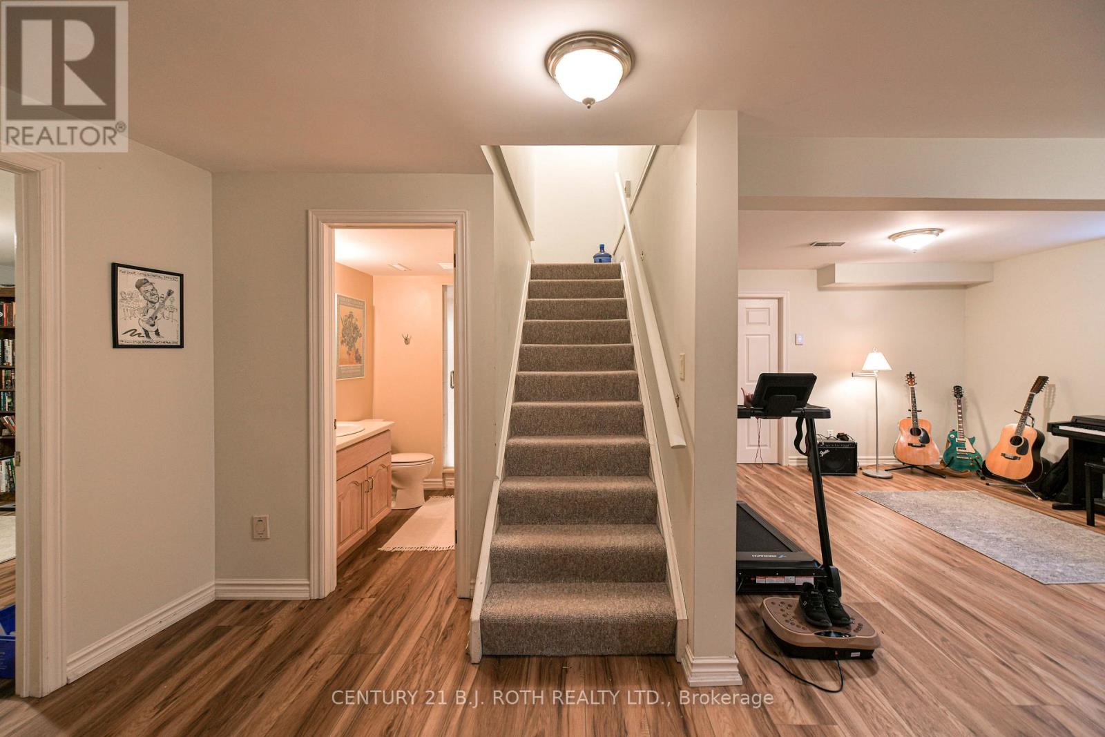698 BROADVIEW AVENUE - 23