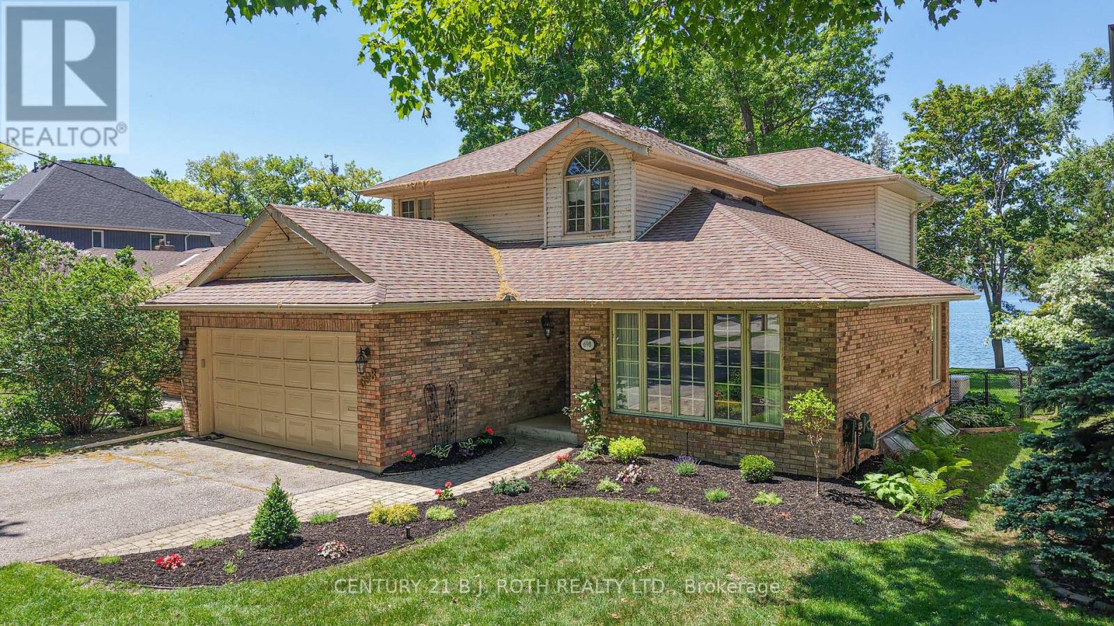 698 BROADVIEW AVENUE - 31