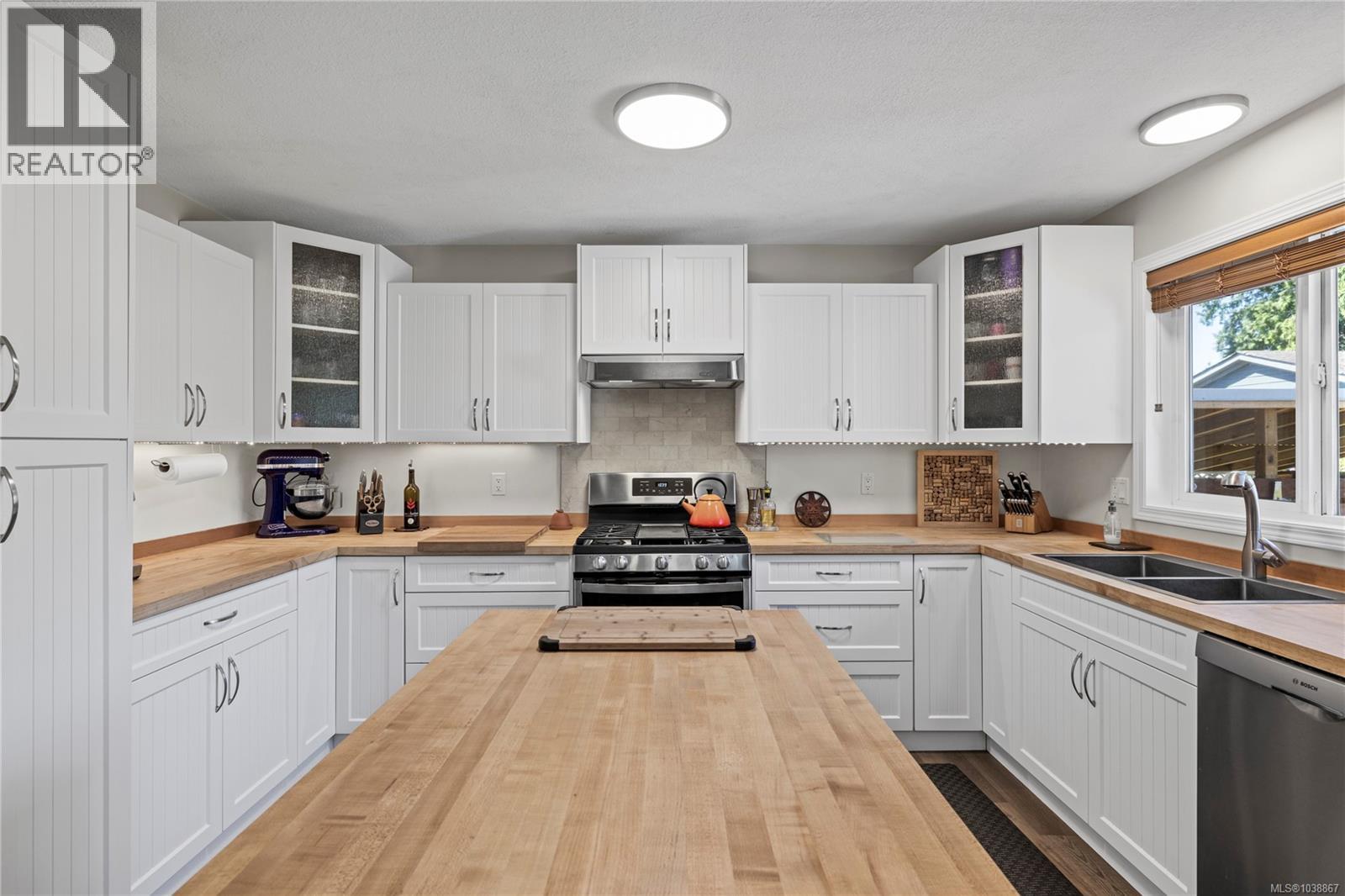 787 Barclay Cres - 4
