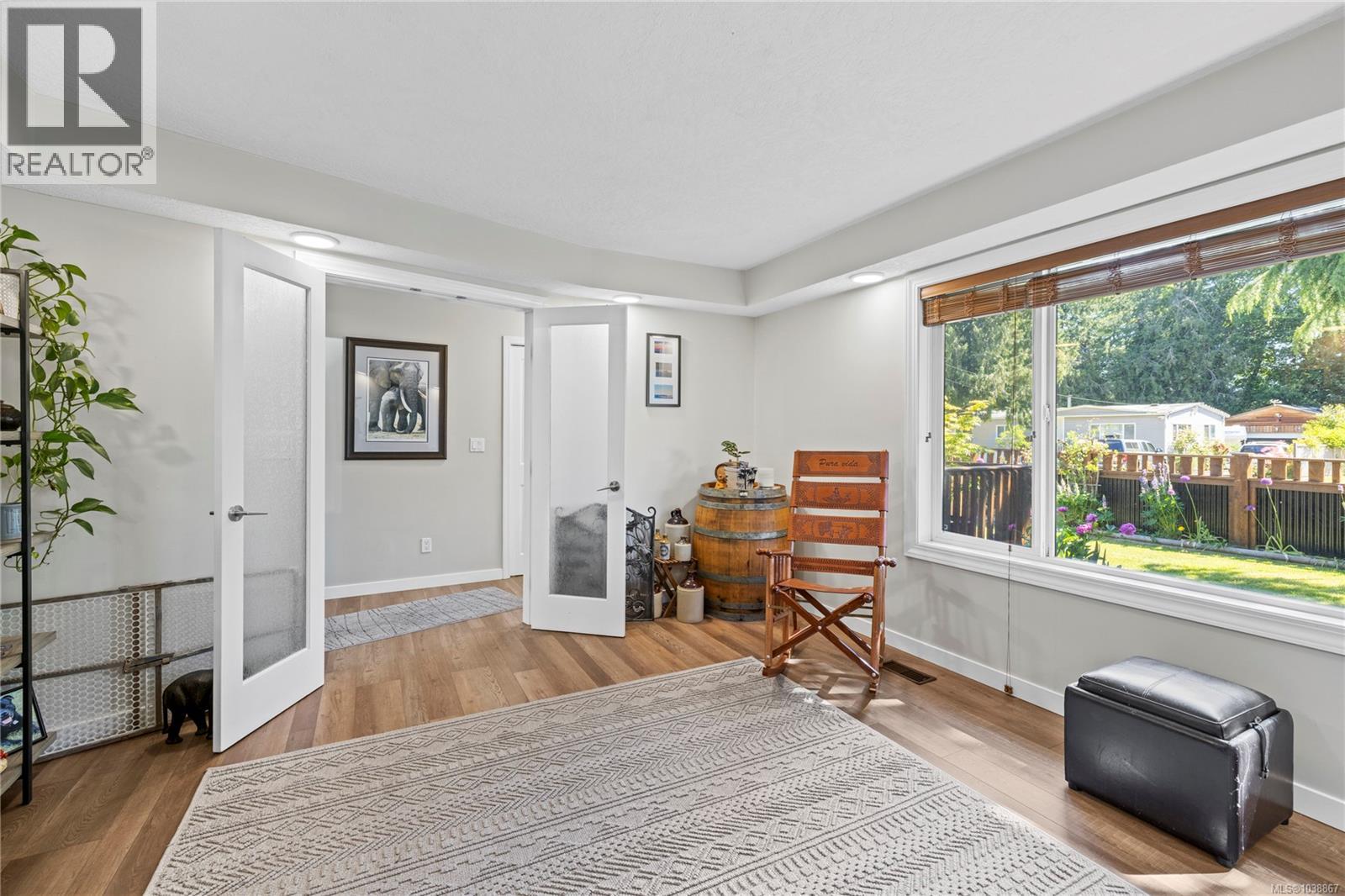 787 Barclay Cres - Image 3