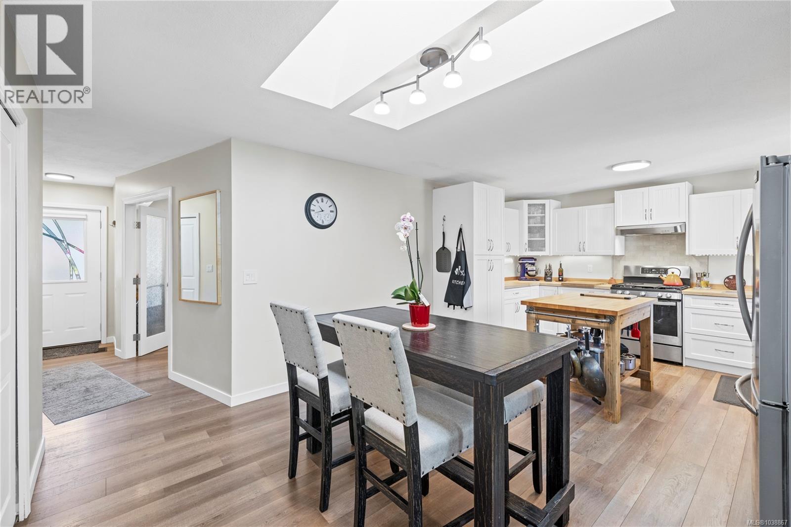 787 Barclay Cres - 24