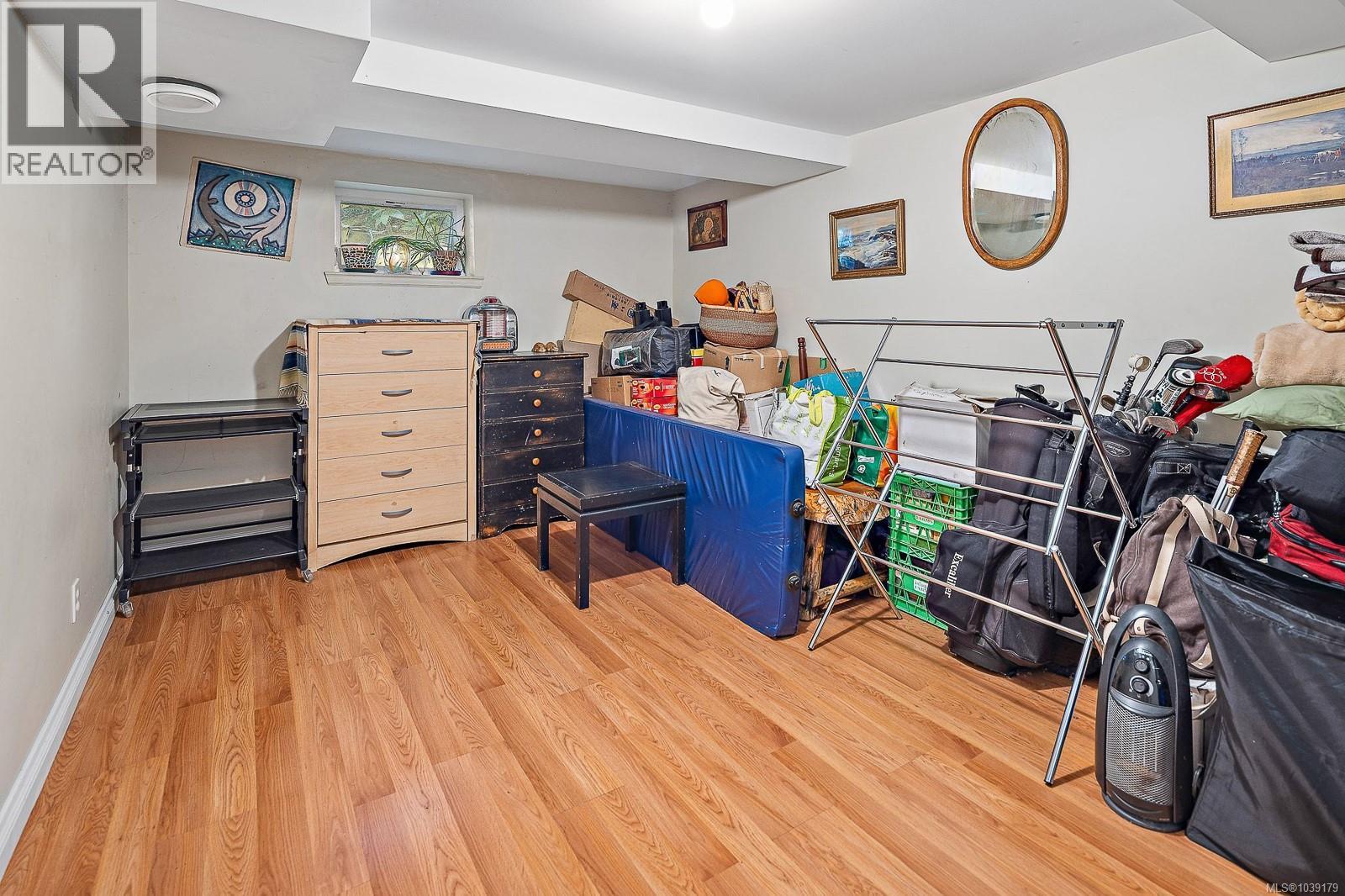 9712 Chemainus Rd - 43