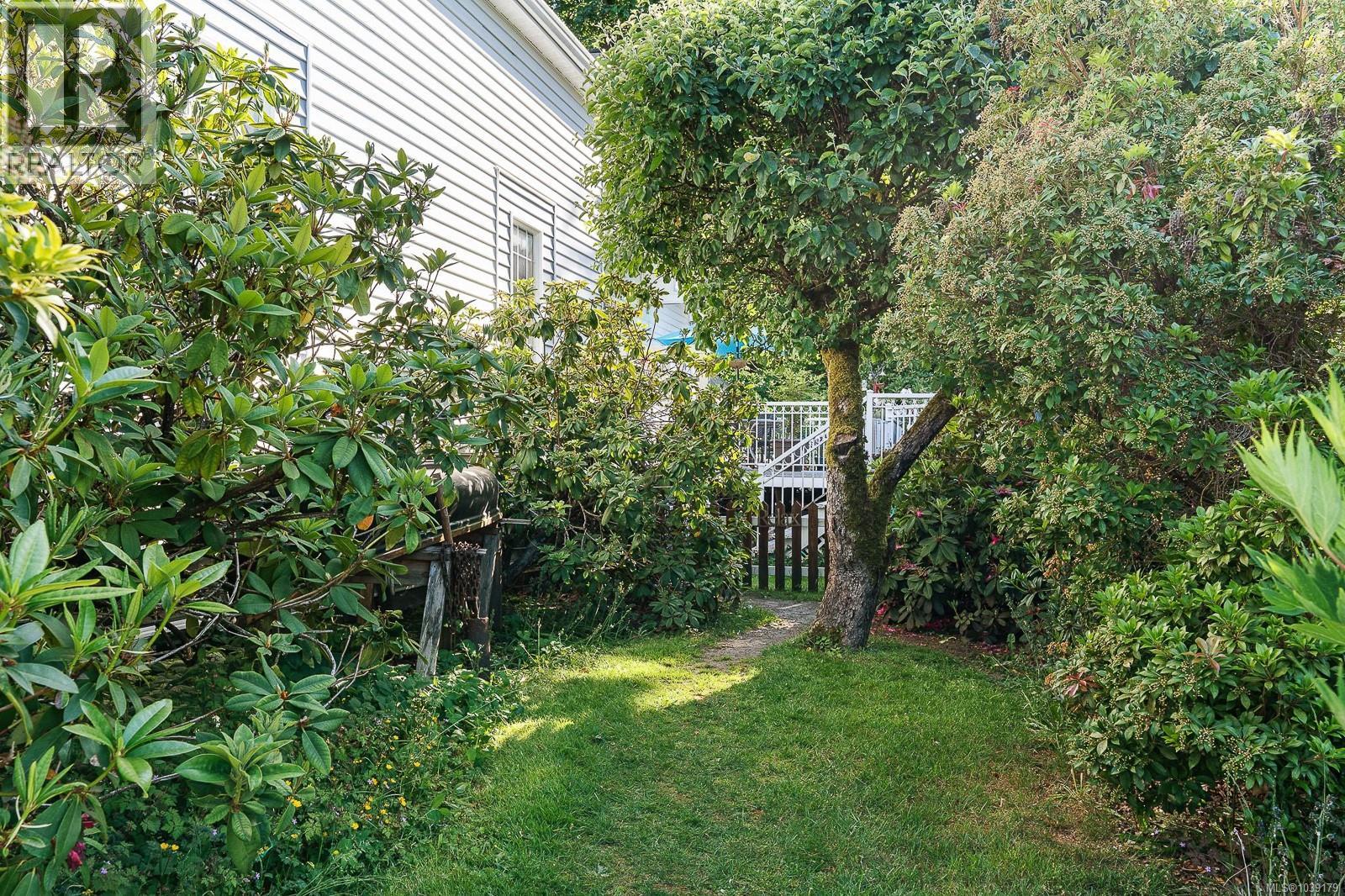9712 Chemainus Rd - 57