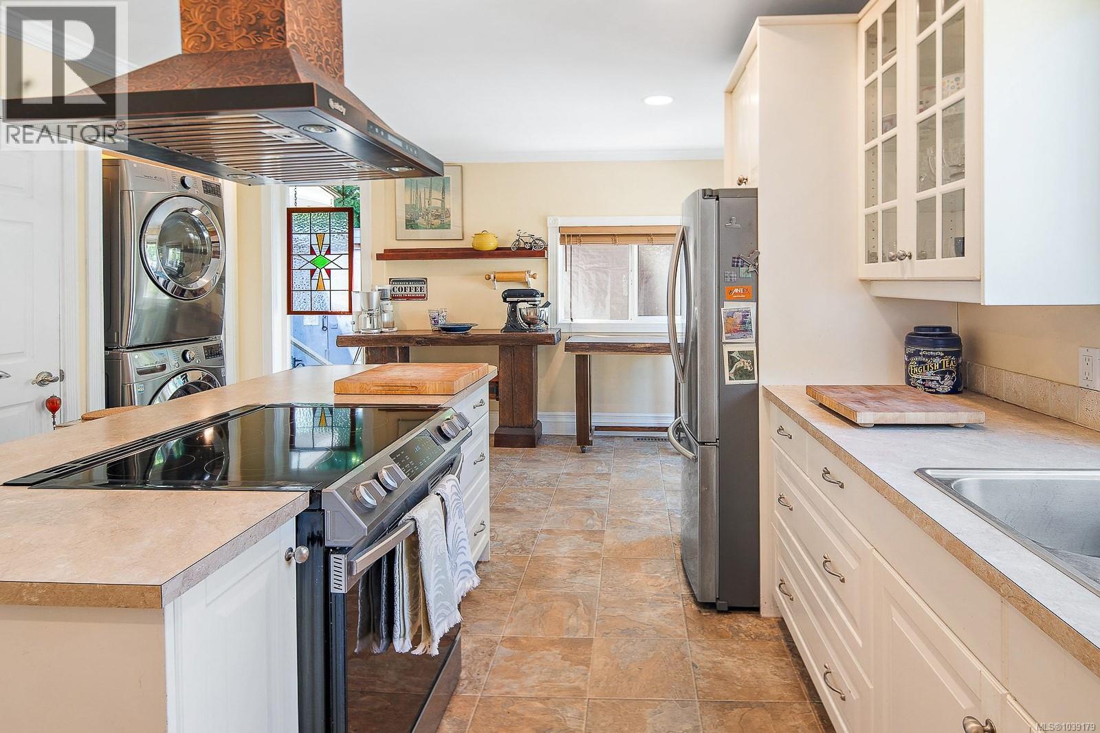 9712 Chemainus Rd - 18