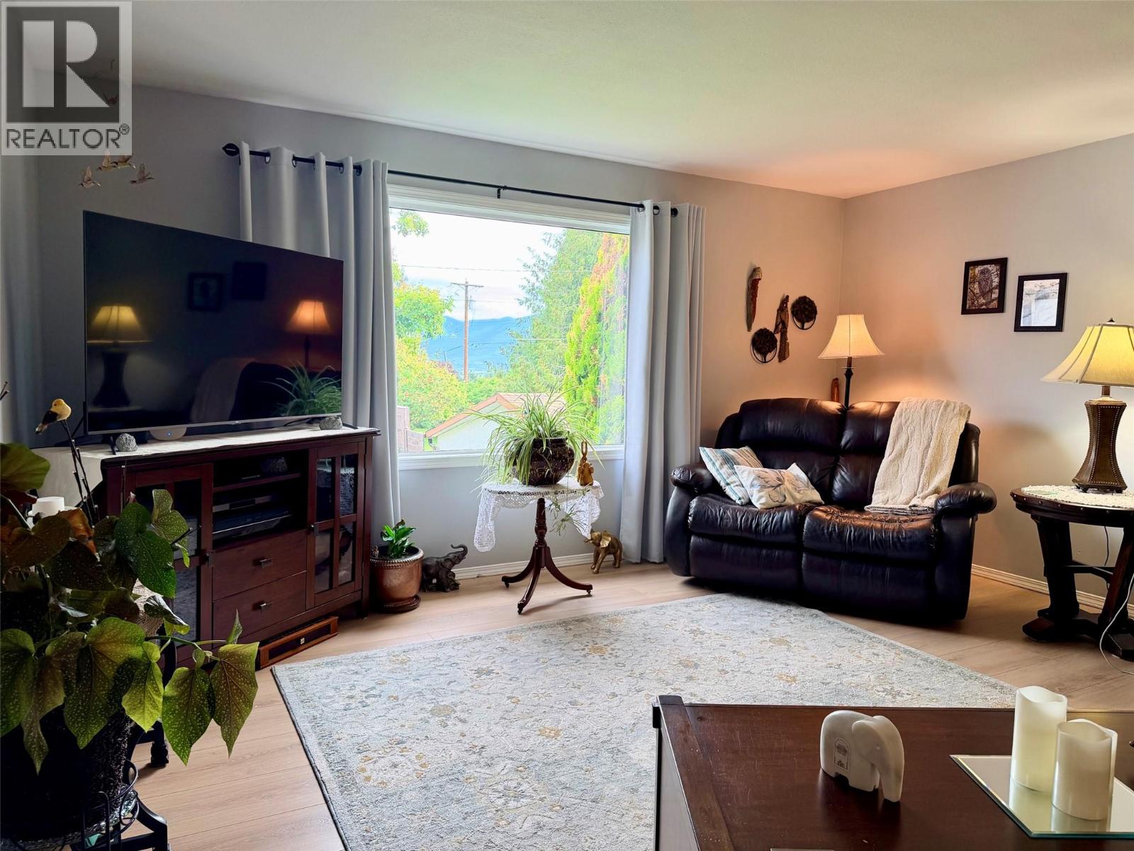 1105 Birch Street - 11