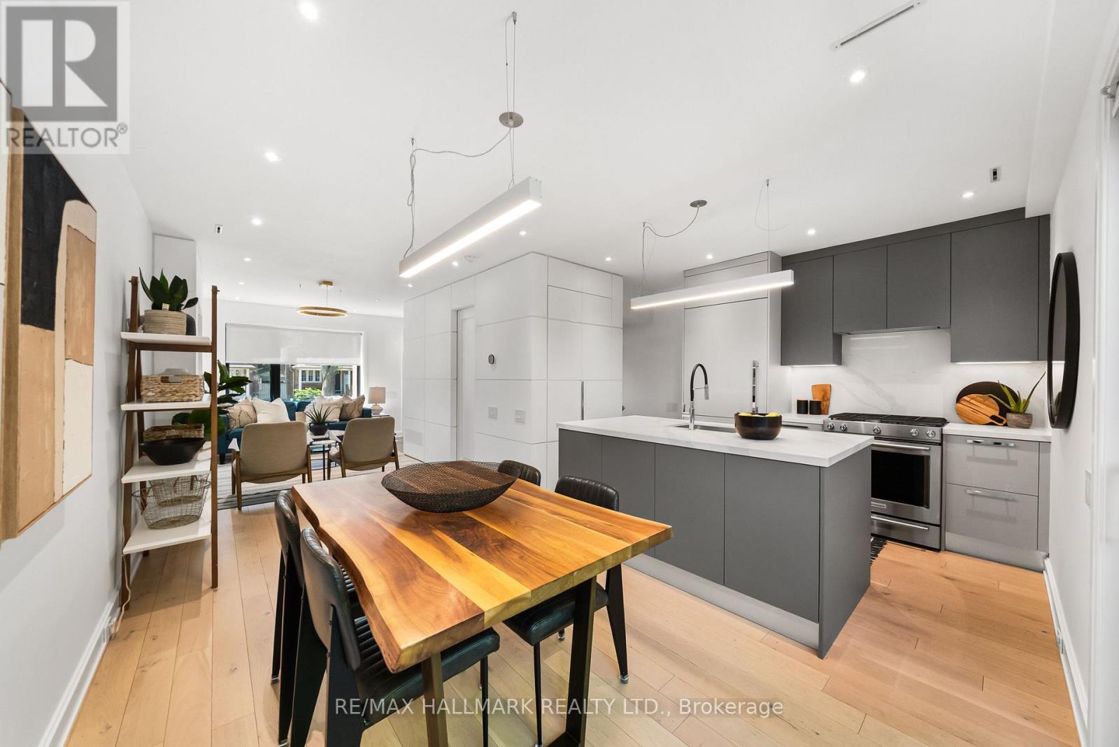 218 WOBURN AVENUE - 12