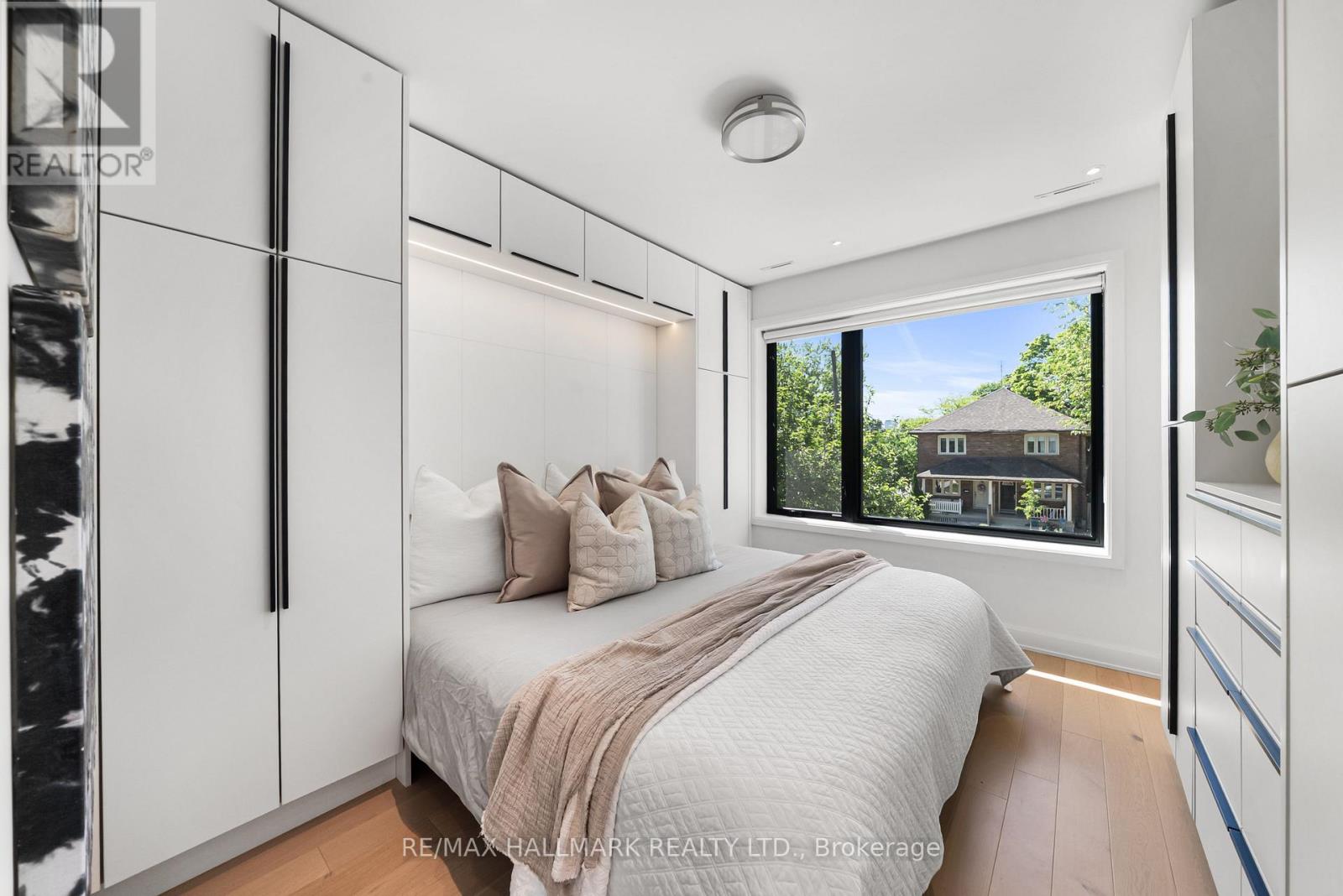 218 WOBURN AVENUE - 20
