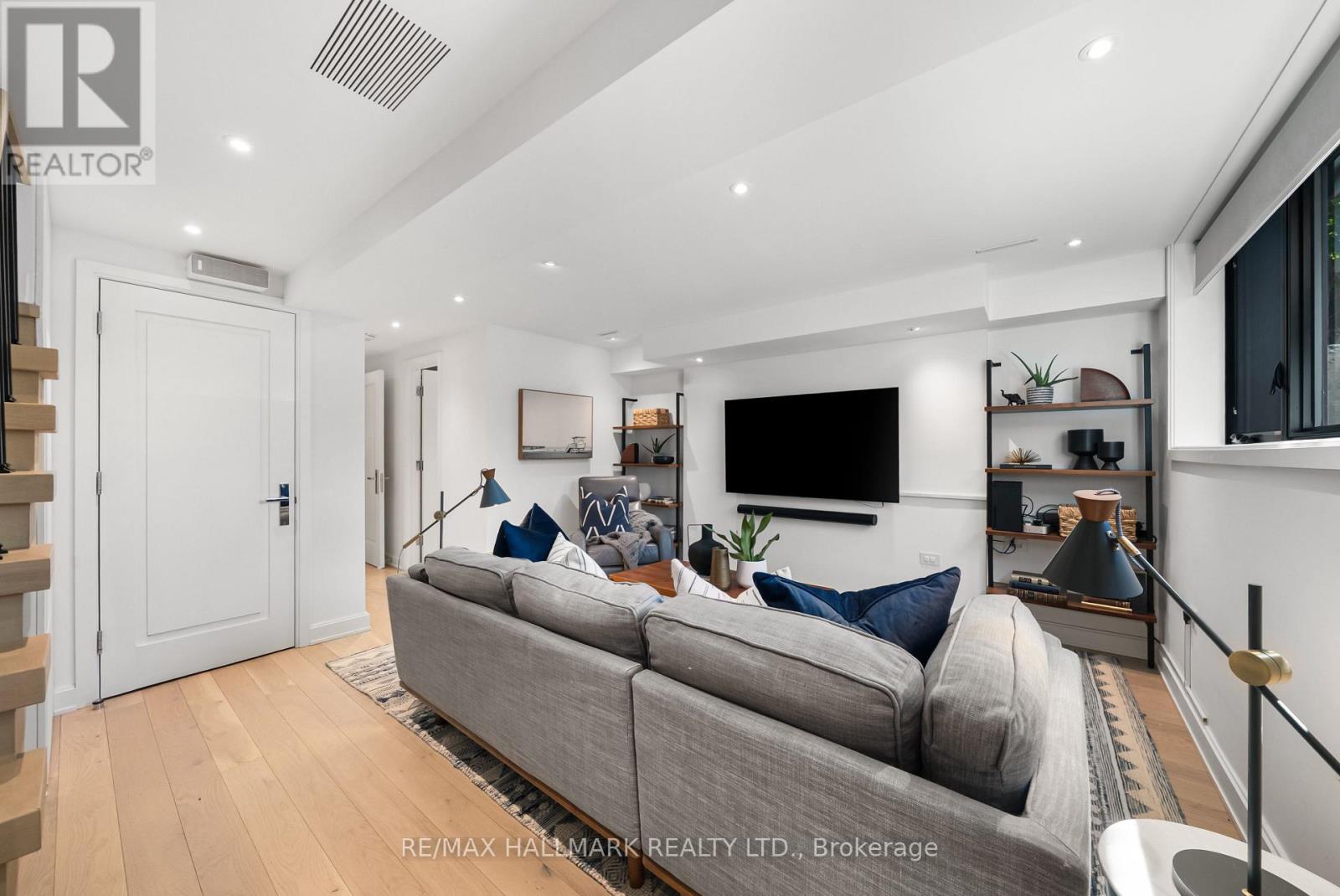 218 WOBURN AVENUE - 31