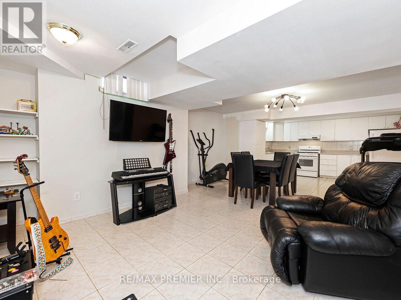 39 BRYDON COURT - 38