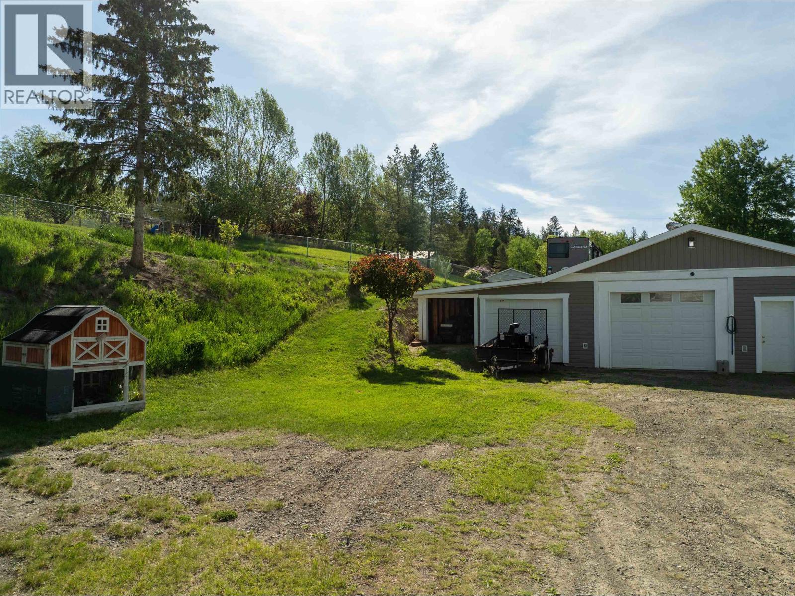 5665 HORSE LAKE ROAD - 8