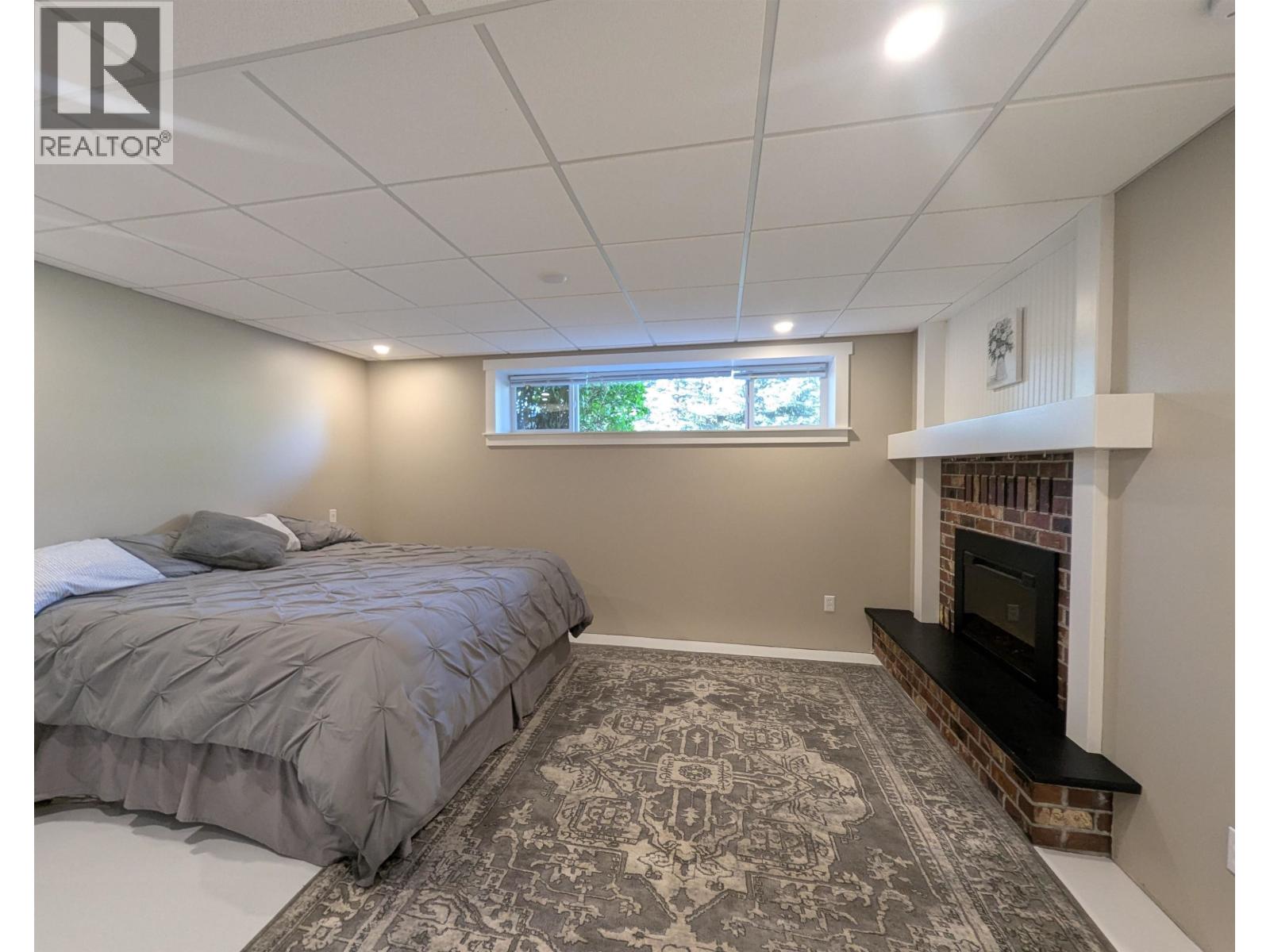 5665 HORSE LAKE ROAD - 32