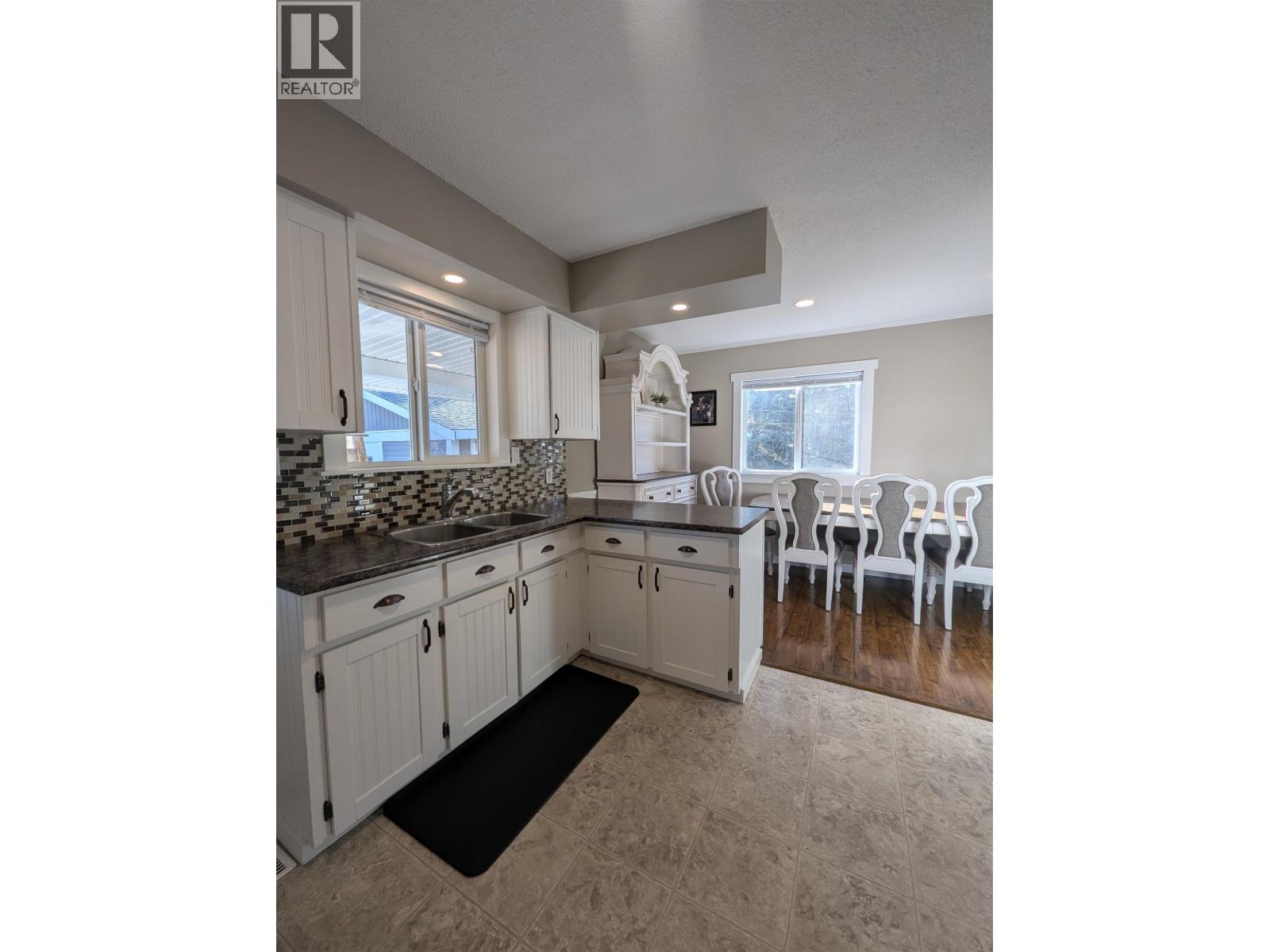 5665 HORSE LAKE ROAD - 23