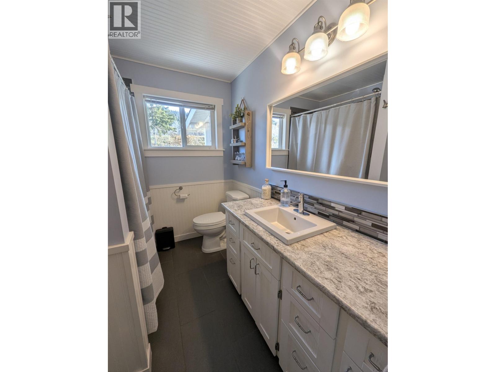 5665 HORSE LAKE ROAD - 30