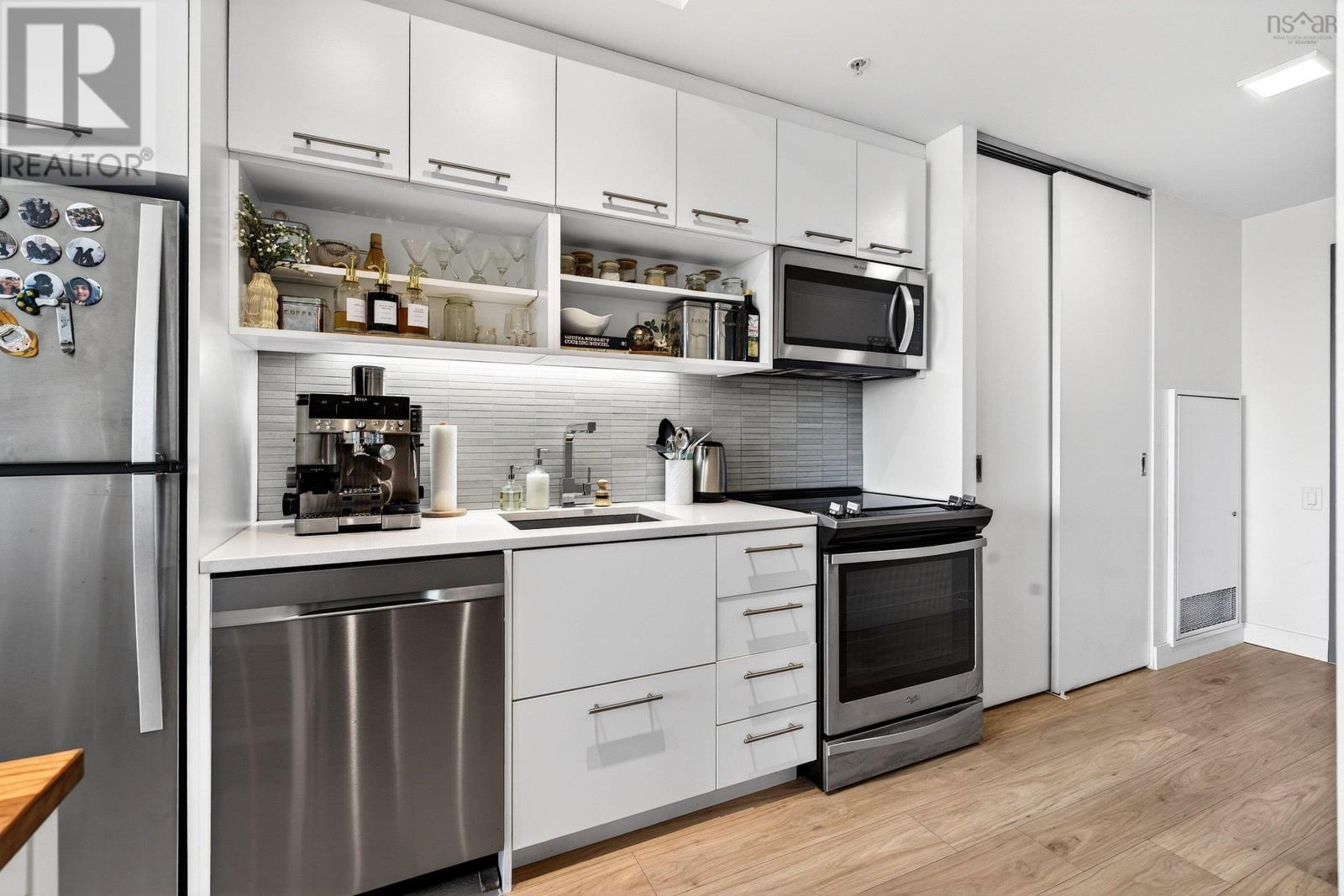 #703 1048 Wellington Street - 8