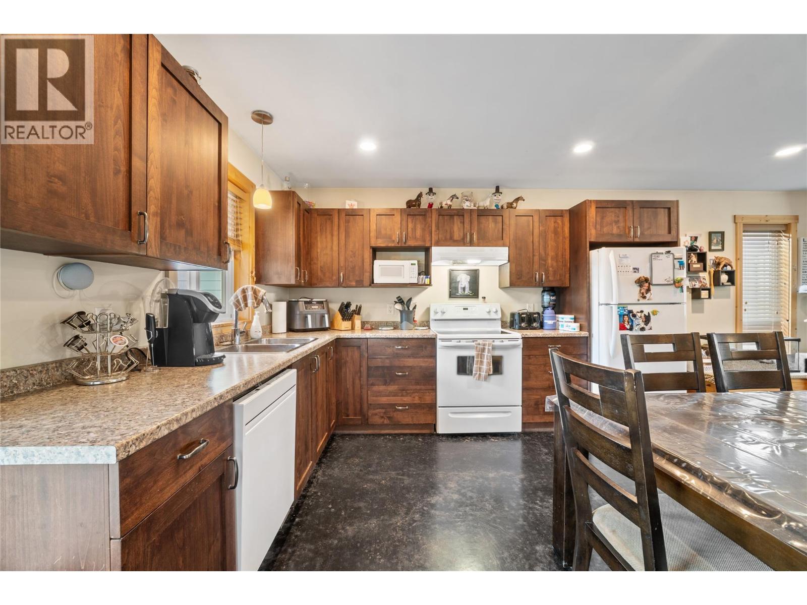 331 Fraser Avenue NW - 10