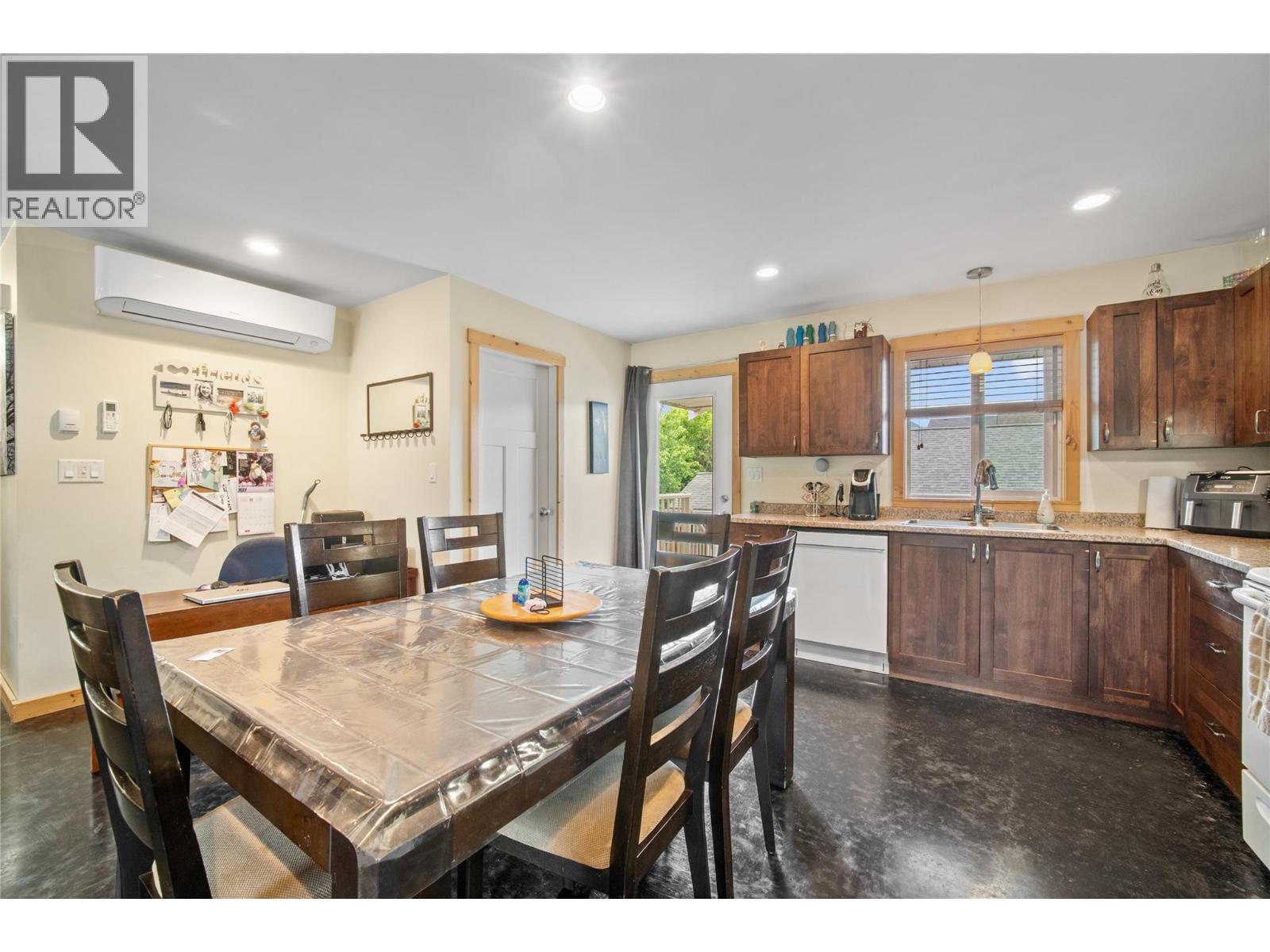 331 Fraser Avenue NW - 3