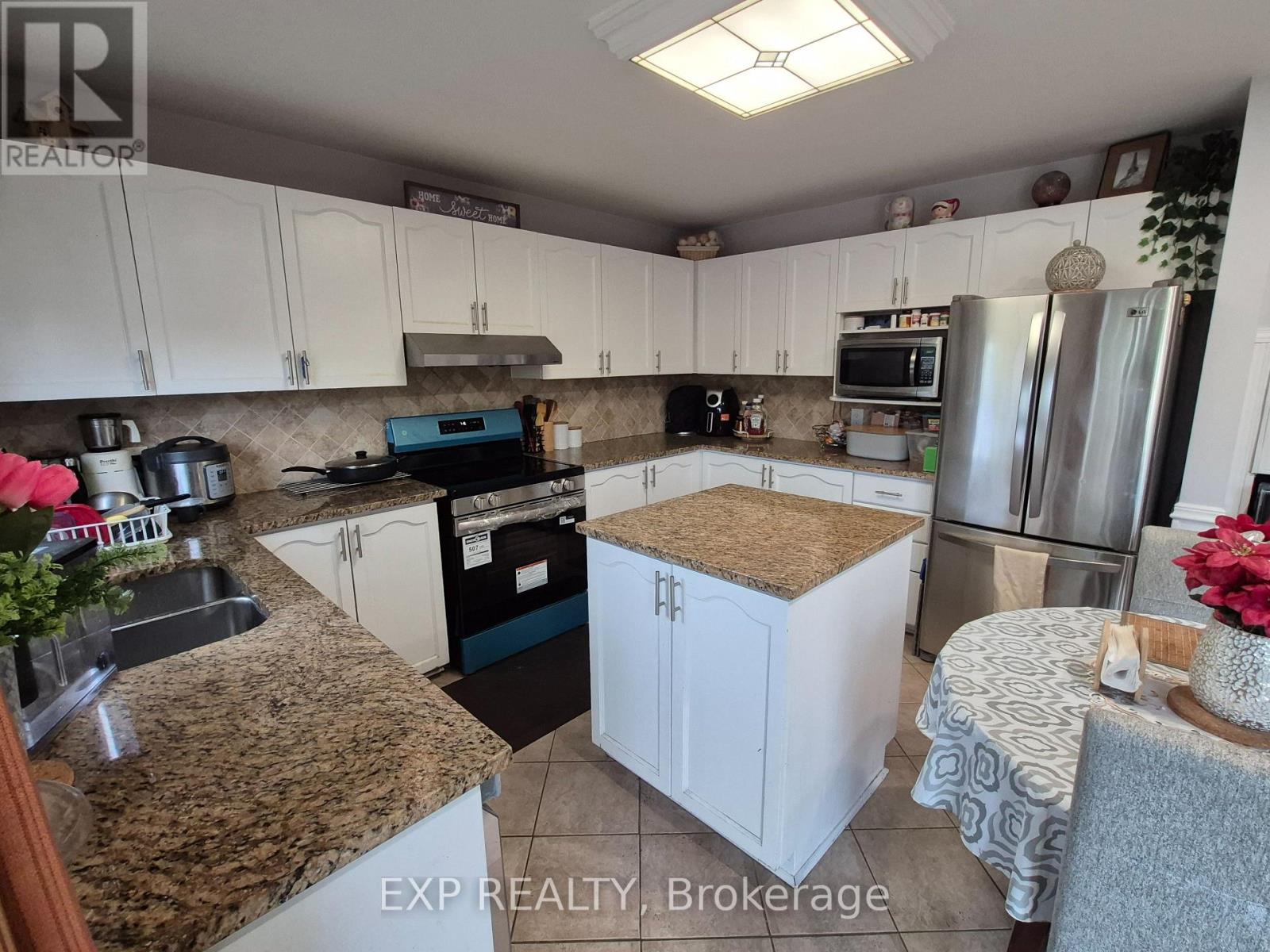 3 Bed, 3 Bath House for Rent in Ottawa – 192 WINDHURST DRIVE, Ottawa – MLS# X13242774 - Image 22