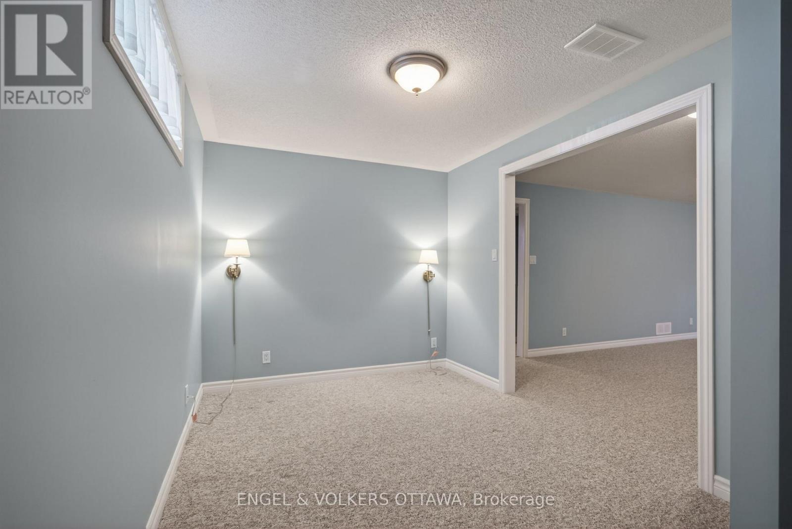 11 FRIEDAY STREET - 37