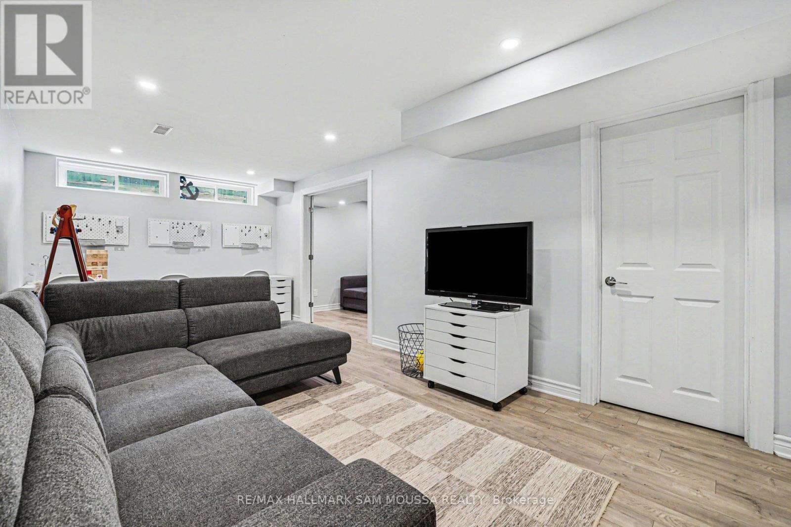 73 MALHOTRA COURT - 36