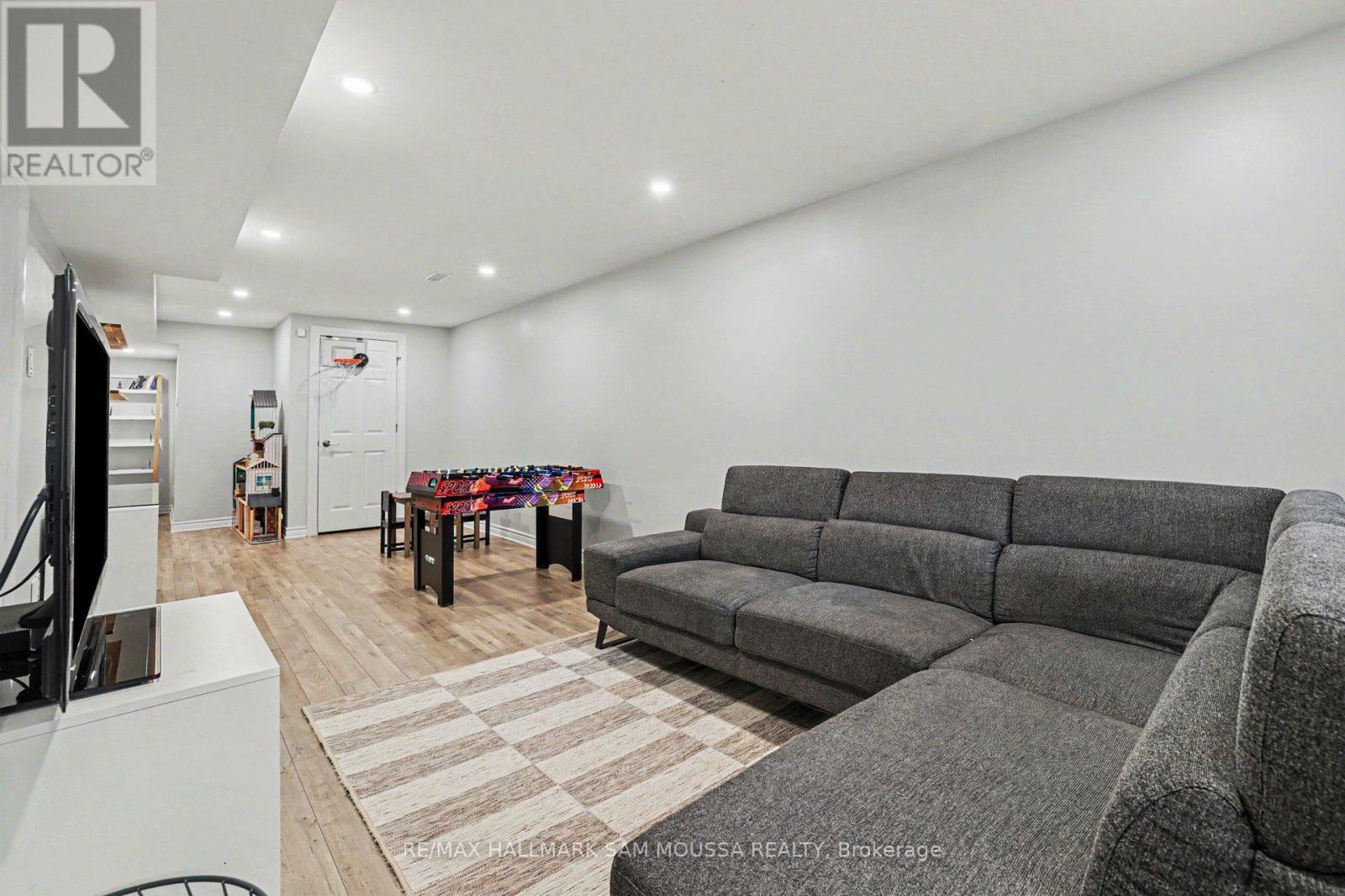 73 MALHOTRA COURT - 38