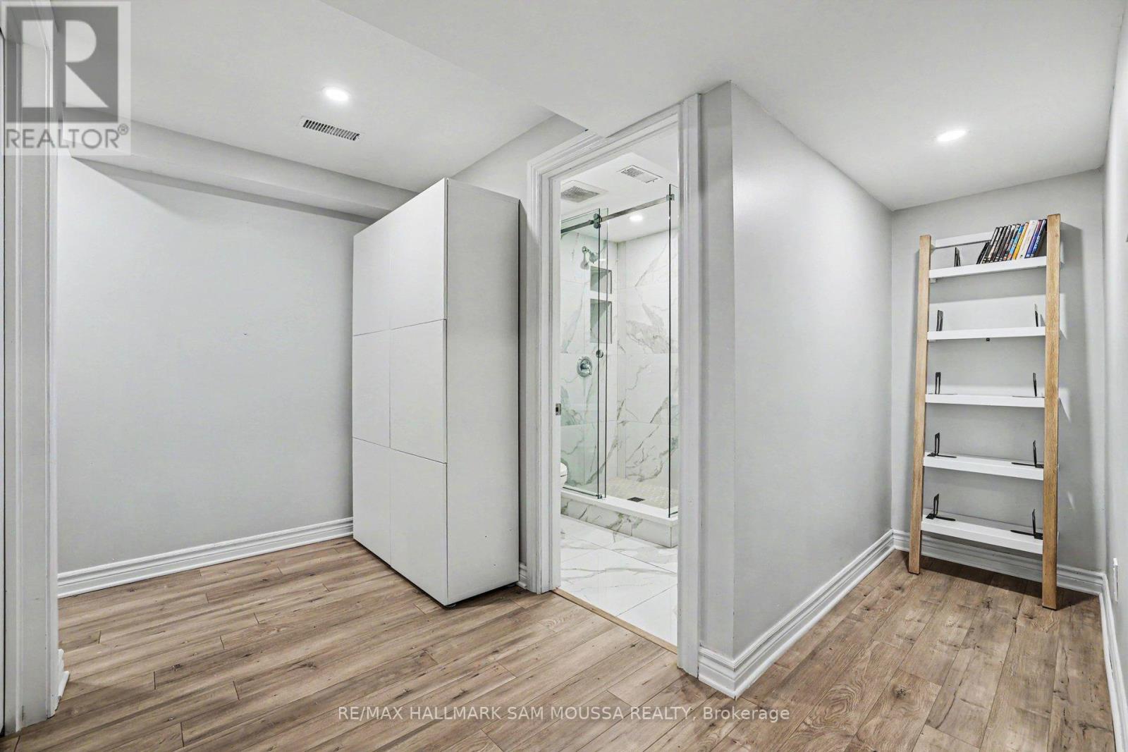 73 MALHOTRA COURT - 39