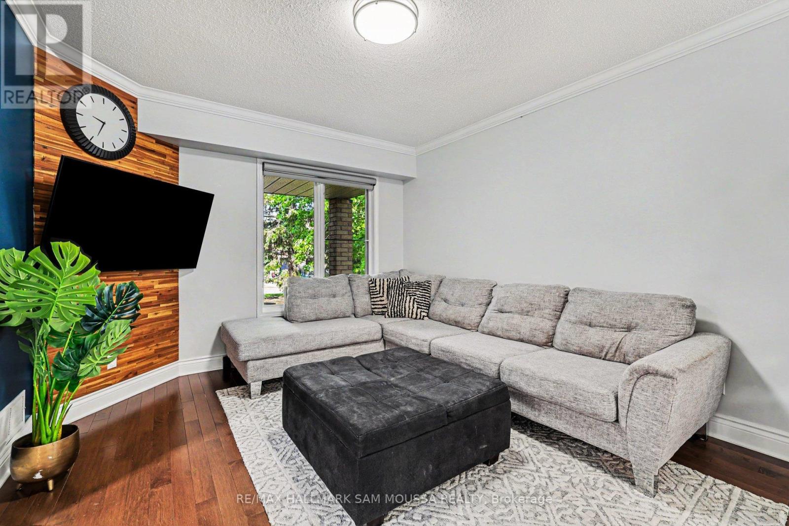73 MALHOTRA COURT - 8