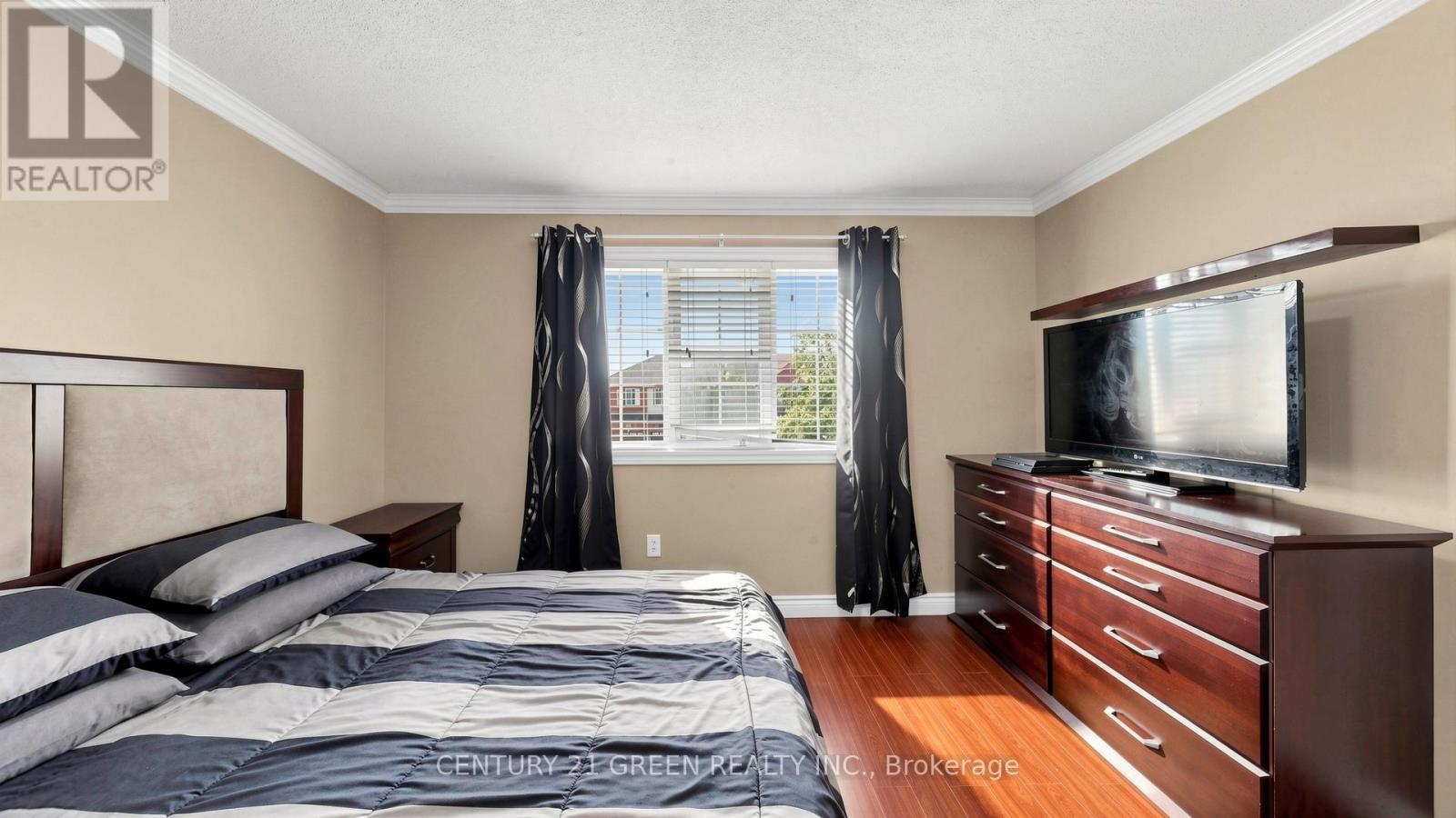 43 HOLLOWGROVE BOULEVARD - 26