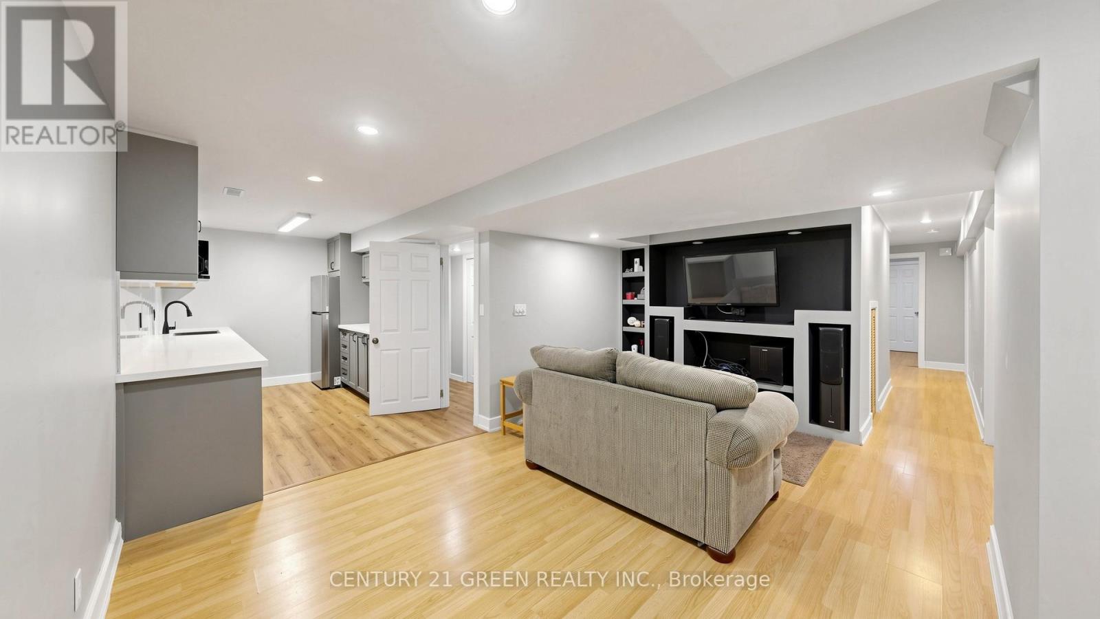 43 HOLLOWGROVE BOULEVARD - 33
