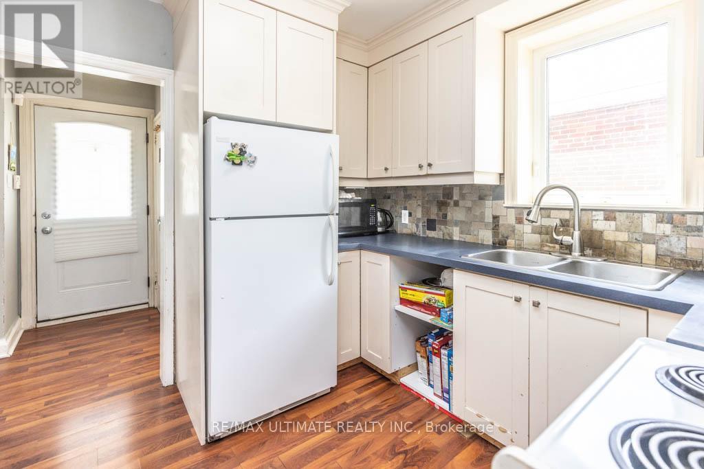 1006 CASTLEFIELD AVENUE - 11