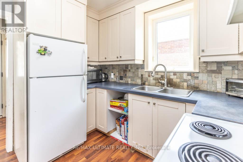 1006 CASTLEFIELD AVENUE - 12