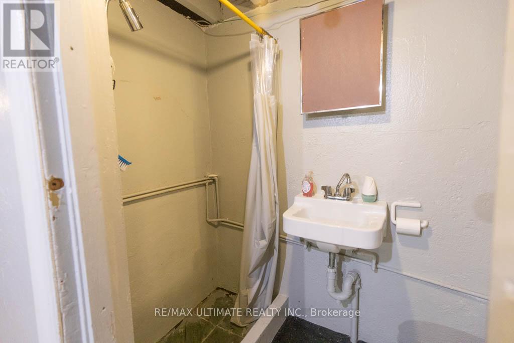 1006 CASTLEFIELD AVENUE - 30