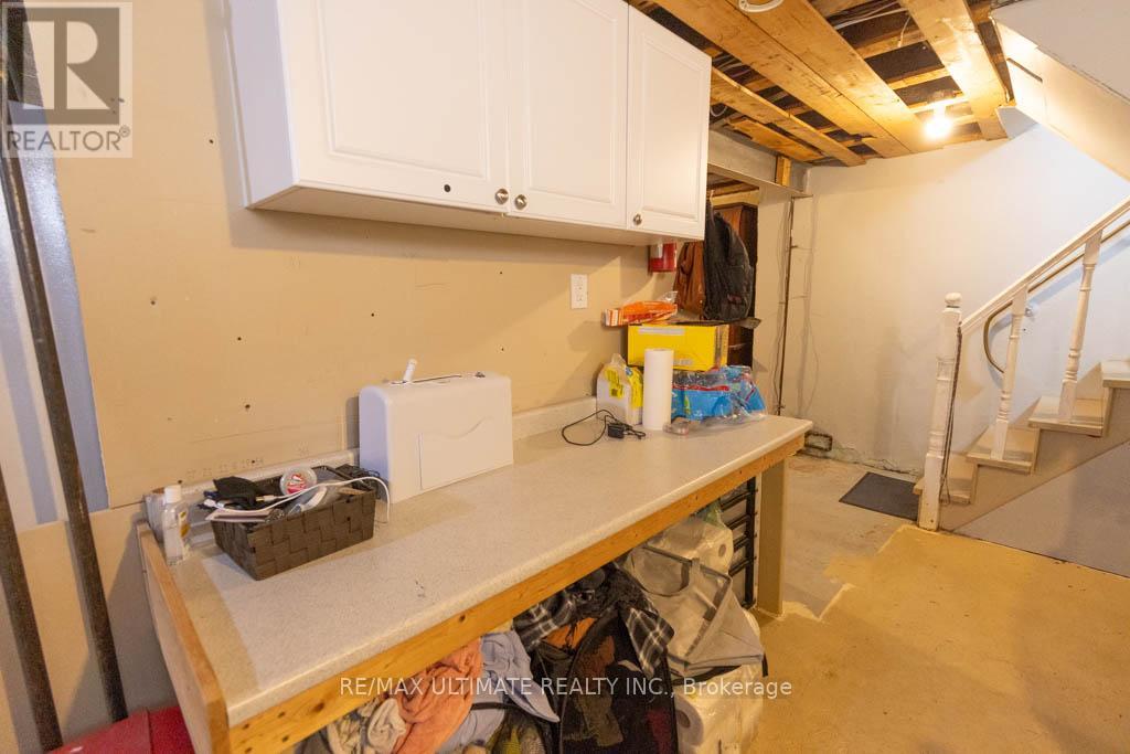 1006 CASTLEFIELD AVENUE - 33