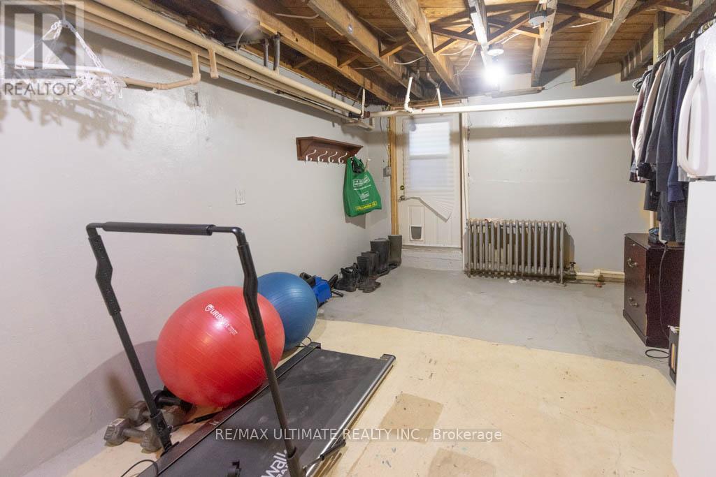 1006 CASTLEFIELD AVENUE - 34