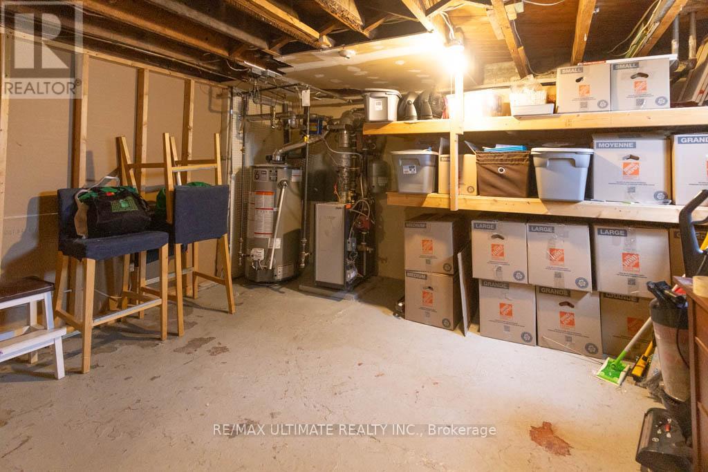 1006 CASTLEFIELD AVENUE - 35