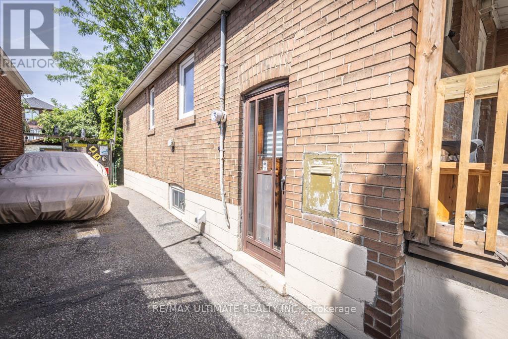 1006 CASTLEFIELD AVENUE - 39