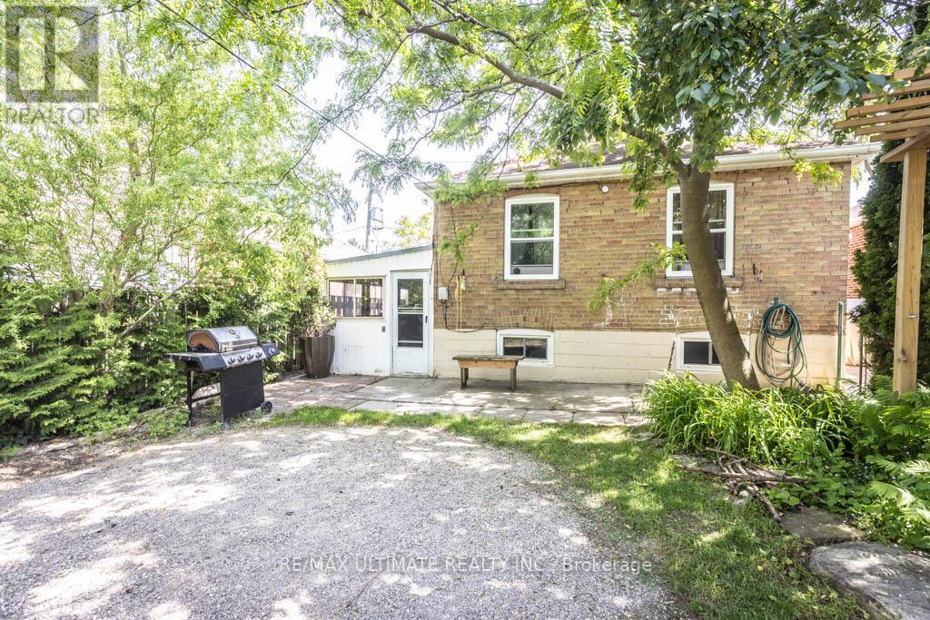 1006 CASTLEFIELD AVENUE - 40