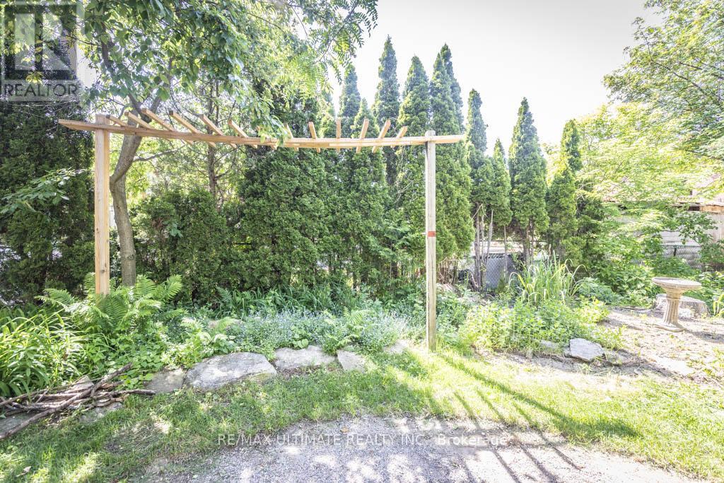 1006 CASTLEFIELD AVENUE - 44