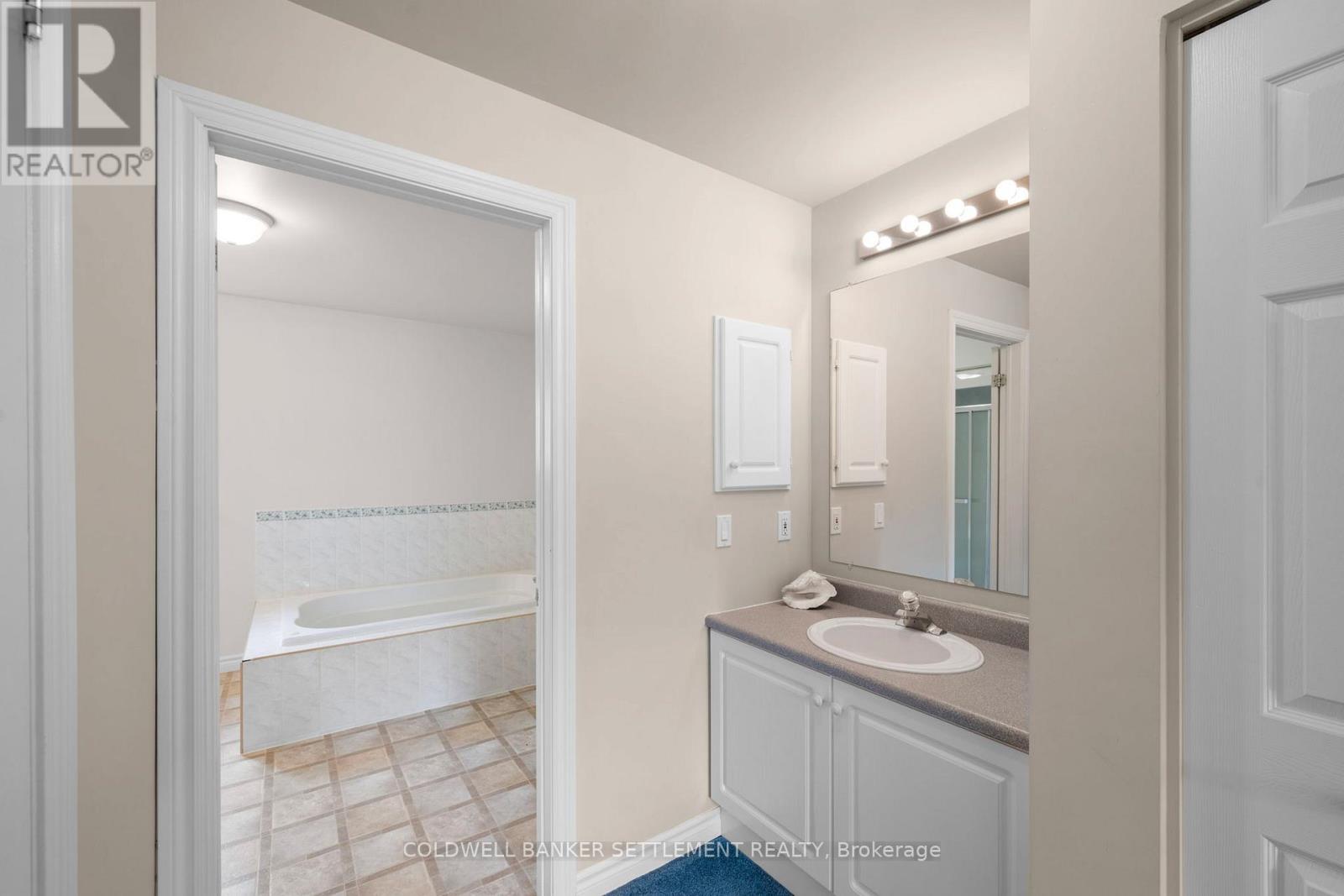 42 BERRY PARK LANE - 32