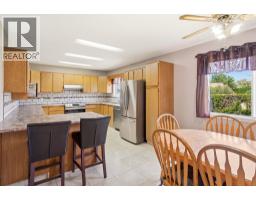 Kitchen - 210 Felix Road, Kelowna, BC V1X7C9 Photo 14