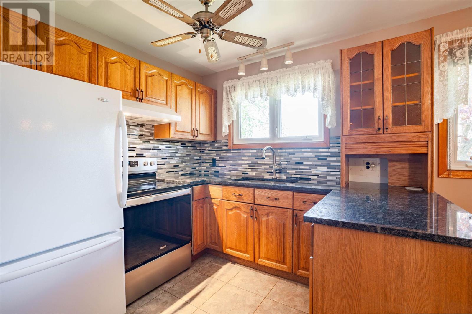 263 Anna ST - 9