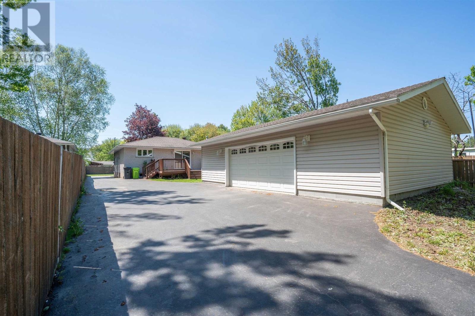 263 Anna ST - 27