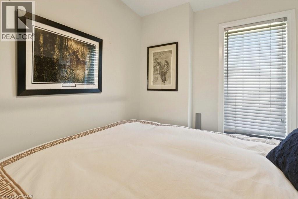 54 AQUARIUS Crescent - 36