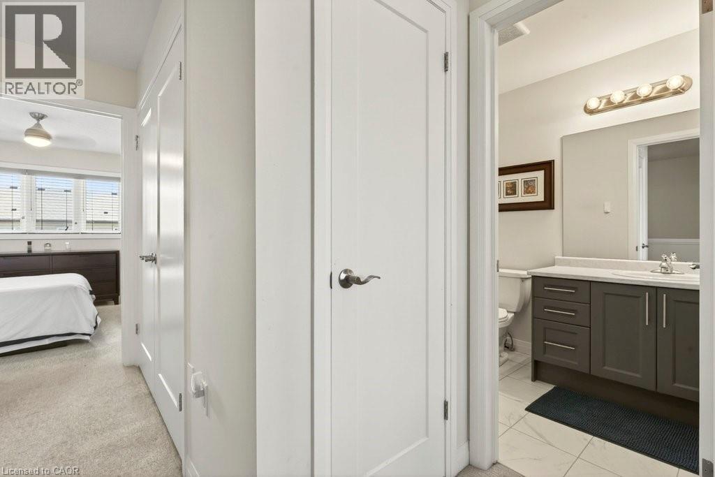 54 AQUARIUS Crescent - 37