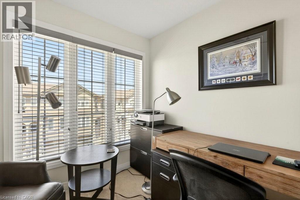54 AQUARIUS Crescent - 40